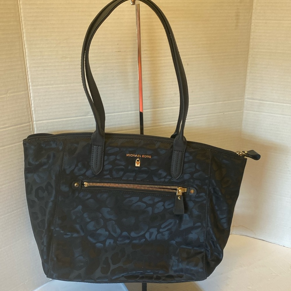 VGUC. Michael Kors, Kelsey tote/handbag black leopard black leopard prin…